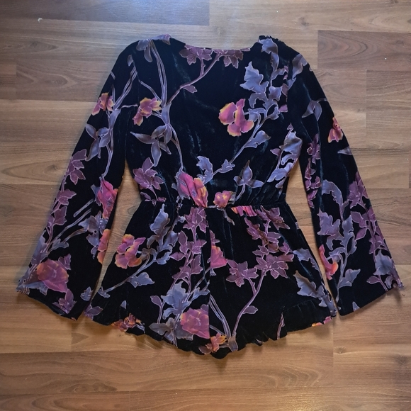 Black Velvet Magenta Pink Floral Blossom Burnout Velvet Flare Sleeve Playsuit - Picture 2 of 4